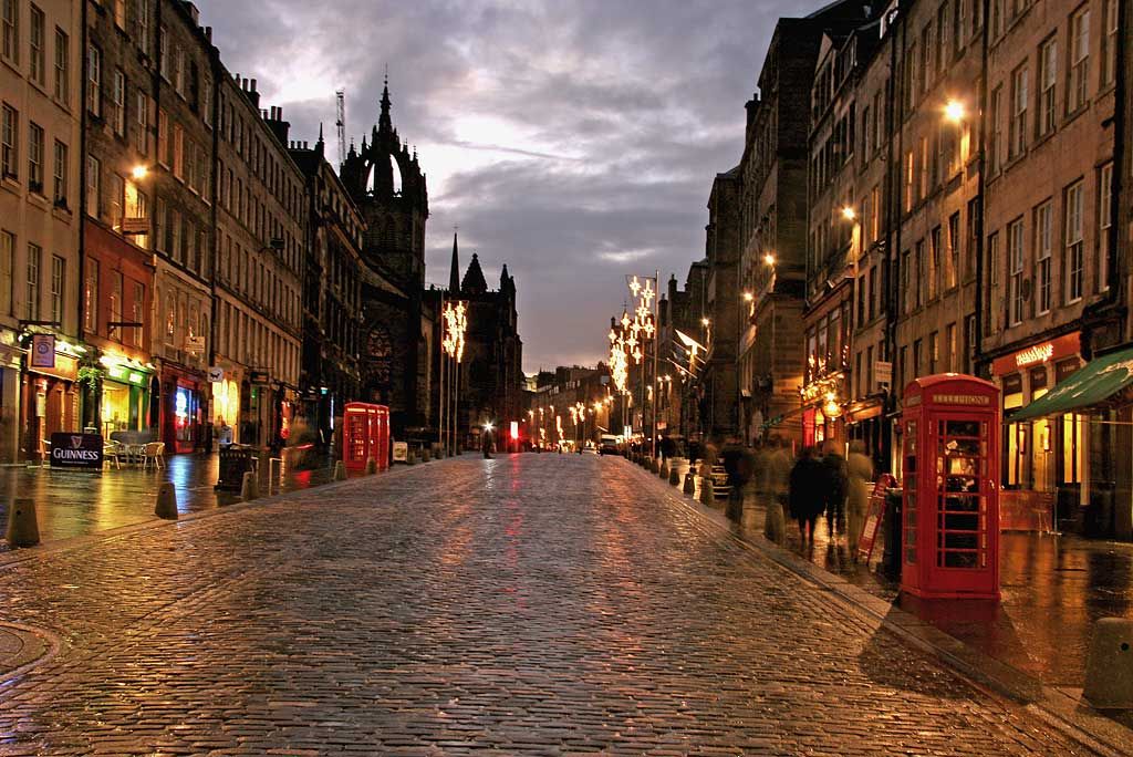 Good street. Улица Королевская миля в Эдинбурге. Королевская миля в Шотландии. Улица Роял Майлз Эдинбург. Хай стрит Эдинбург.