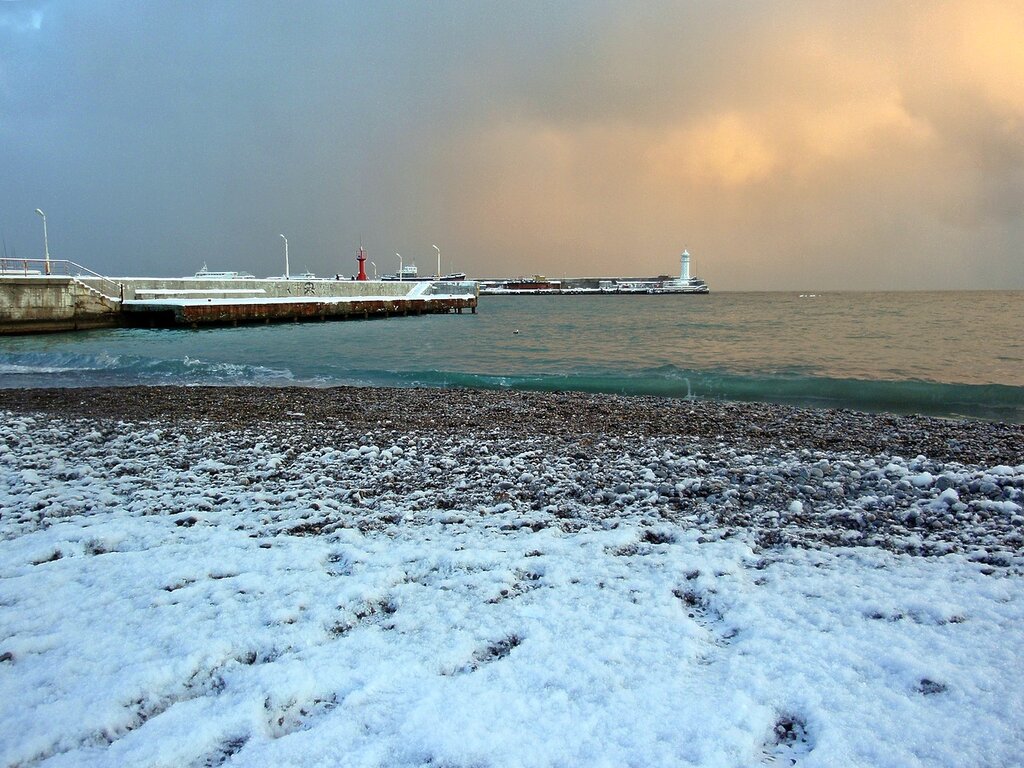 Замерзшее море в сочи