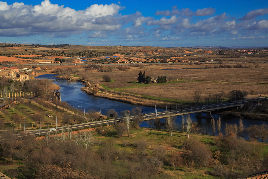 Устье тахо. Река Тахо в Португалии. Река Тежу в Португалии. Река Тежу Испания. Река Тахо в Испании.