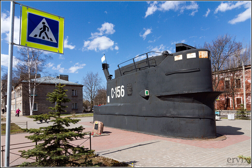 Кронштадт музей военно морской часы работы. Музей ВМФ В Кронштадте. Музей в Кронштадте под открытым небом военной техники. Музей военно-морской славы в Кронштадте. Площадь Рошаля.