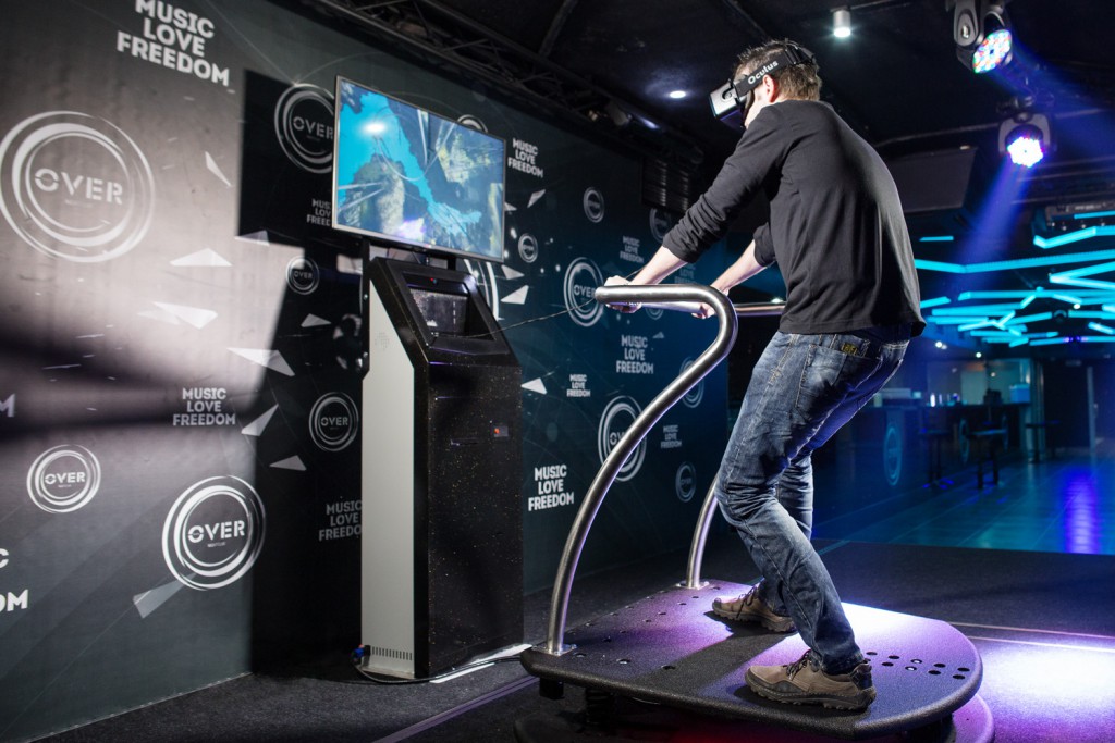 Виртуальная реальность развлечение. Зона VR мероприятие. Виар аттракционы. Аттракцион виртуальной реальности. Аттракцион виртуальной реальности на мероприятии.
