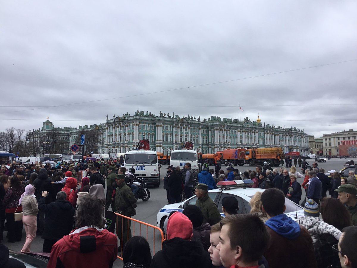 Тюмень питер. События в Питере. Сейчас на Дворцовой. Автозаки в Питере. Мероприятия СПБ сегодня на Дворцовой площади.