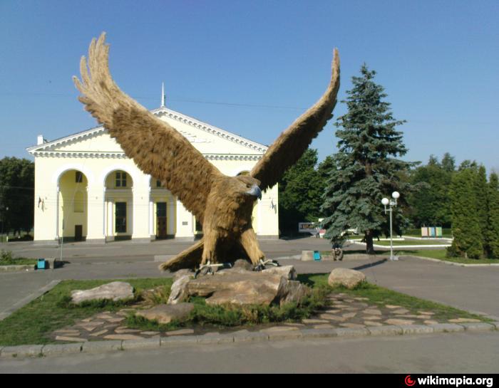 Мир орел. Орел город герой. Скадовск памятник Орел. Памятник в городе Орел равтопуля. Памятник Орлу в городе Саратове.