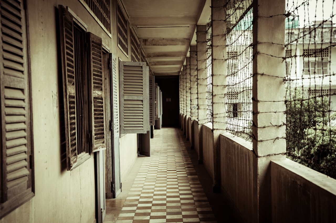 Путешествие по Камбодже: Здание школы, превращенное в концлагерь