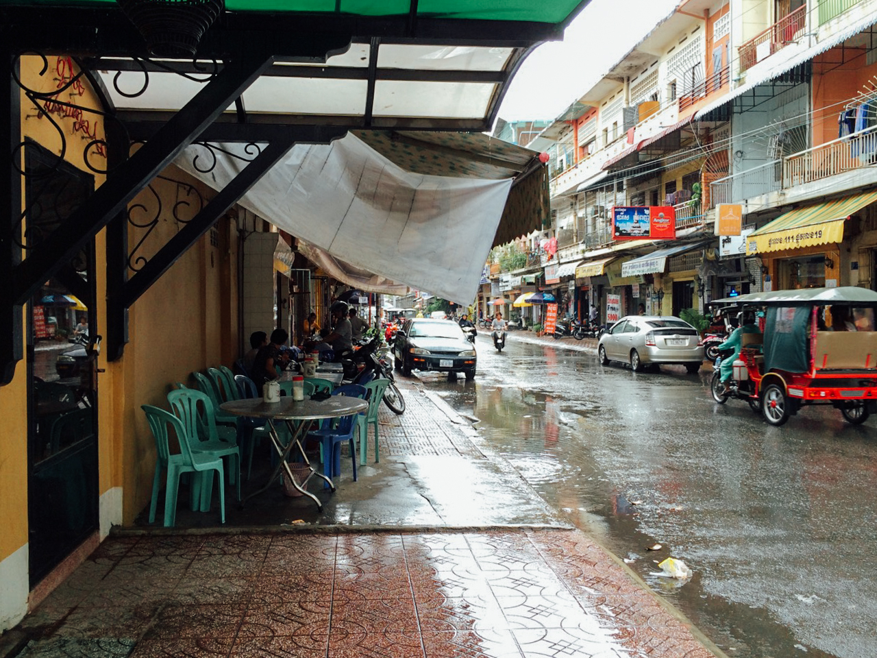 Путешествие по Камбодже: Улица Пномпеня