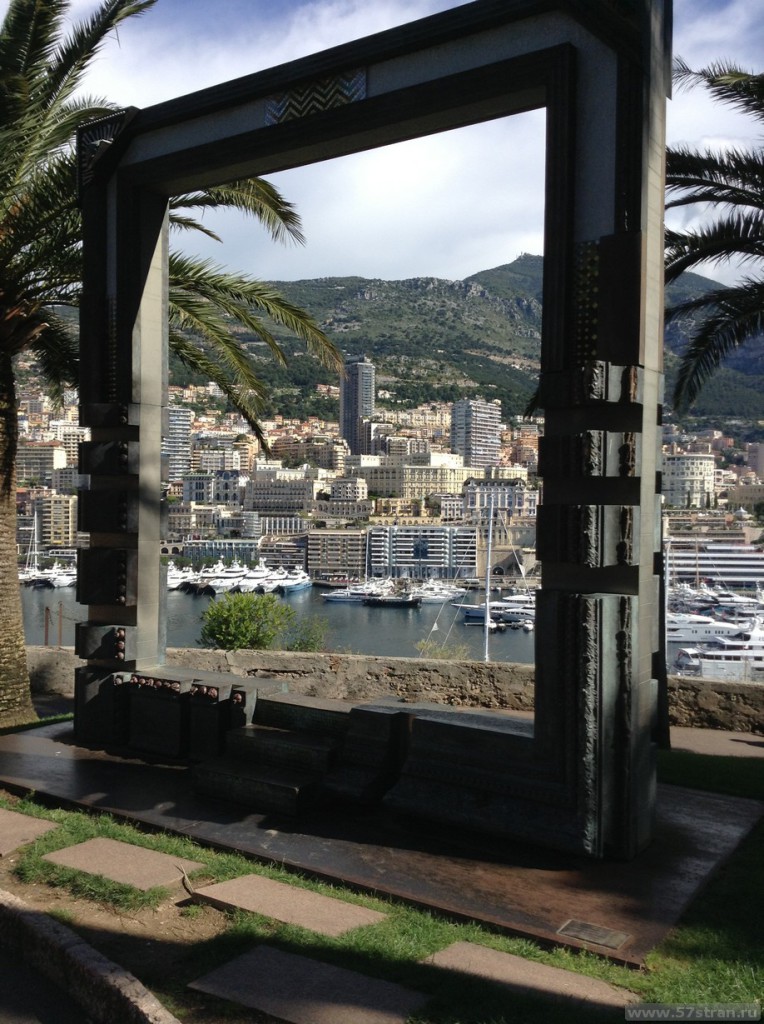 Окно в Монако