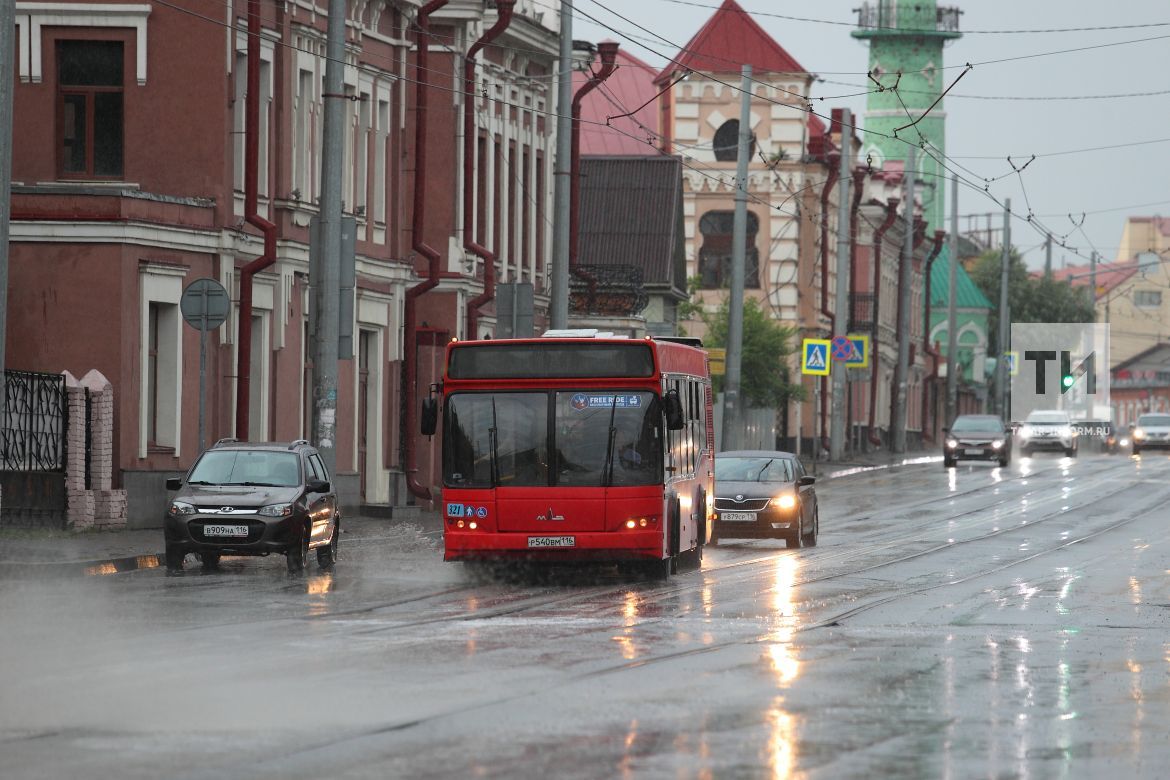 Осадка казань. Дождливая Казань. Казань дождь. Казань под дождем. Дождливые дни в Казани.