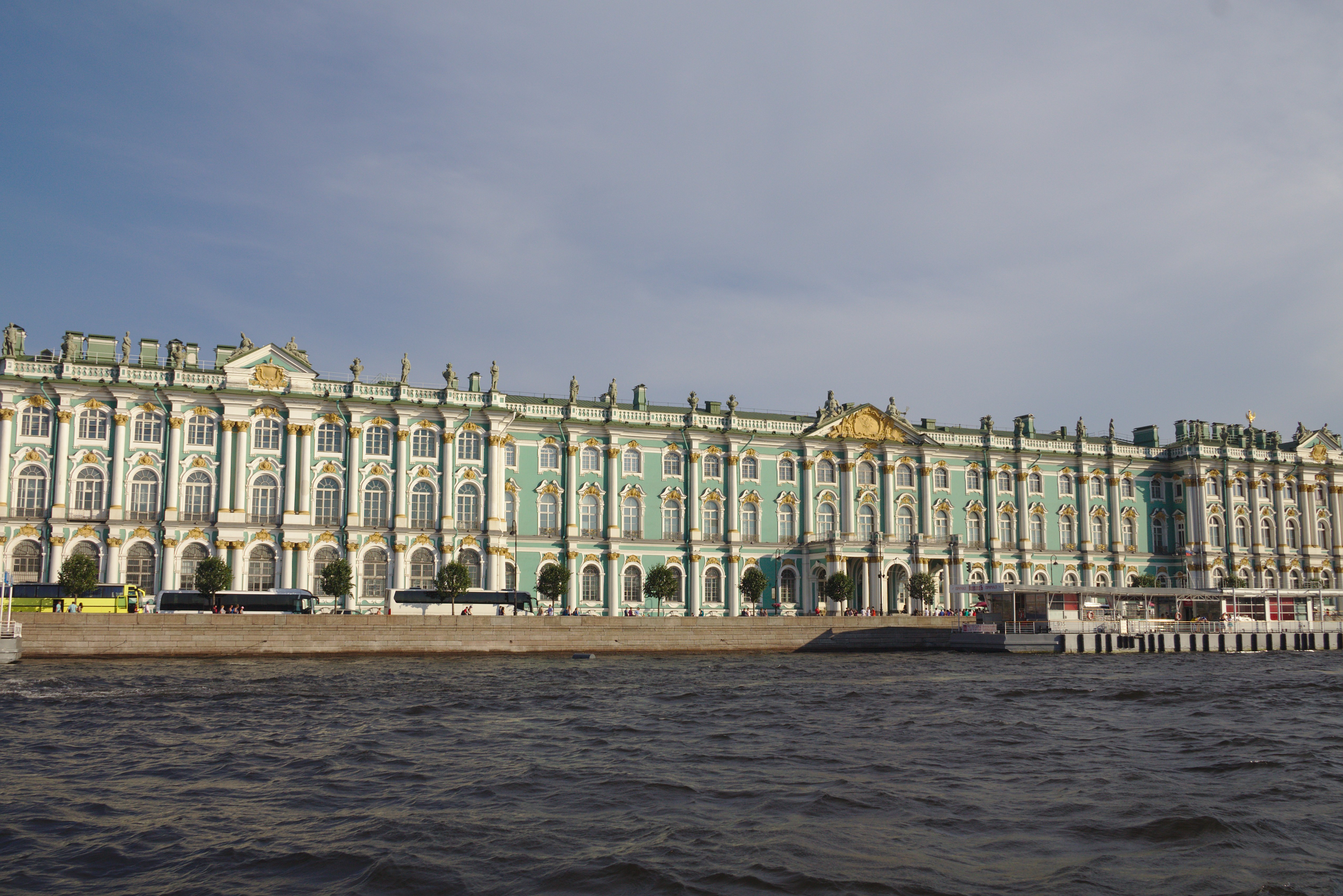 Первые дворцы петербурга. Зимний дворец Петра 1 в Санкт-Петербурге. Зимний дворец 1711. Эрмитаж Санкт-Петербург зимний дворец Петра 1. Зимний лворец Петр 1 в Санут ПЕТЕРБУРГЕН.