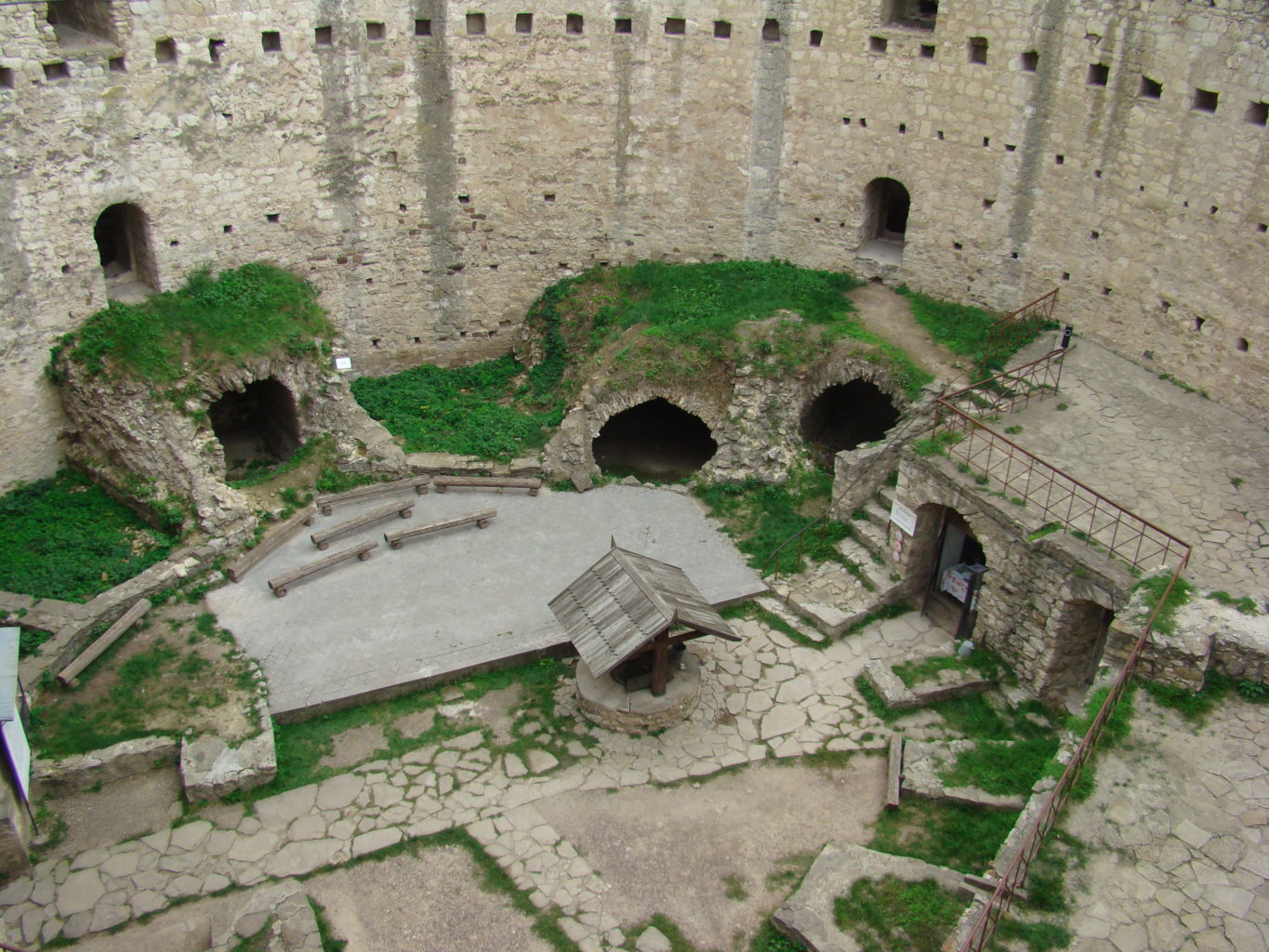 внутренний двор крепости Сорока фото