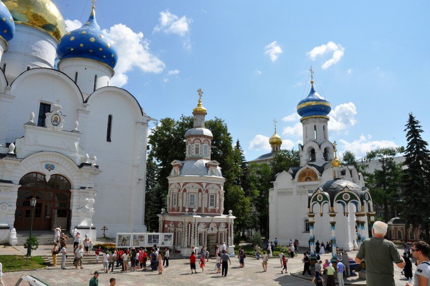 Сергиево посадский городской. 2 Достопримечательности Сергиева Посада. Мемориальная часовня Сергиев Посад. Успенский кладезь в Троице-Сергиевой Лавре фото. Сергиев Посад что посмотреть с детьми.