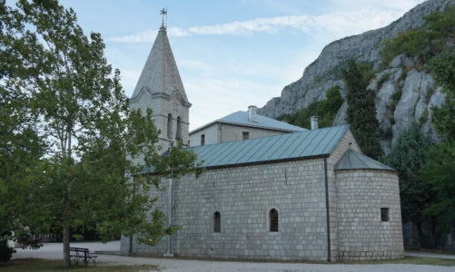 Острог Монастырь в Черногории