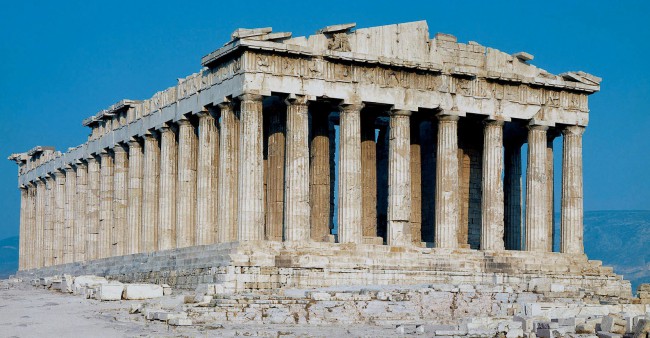 Парфенон основательно стоит на вершине Акрополя вот уже 2500 лет.