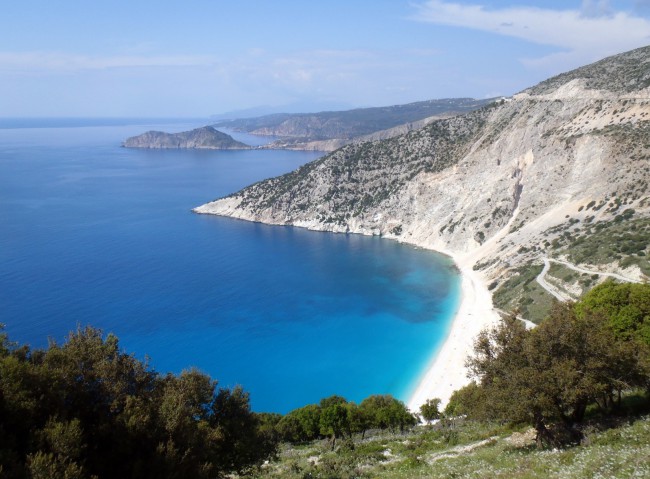 пляж Myrtos входит в десятку самых красивых пляжей мира.