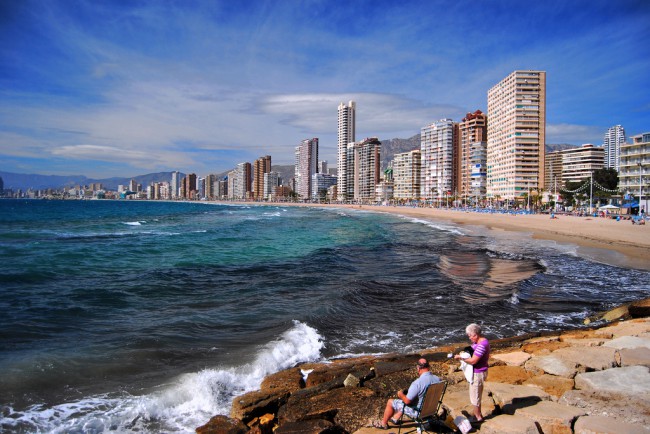 Испании вы можете столкнуться с более чем 1700 пляжей различных типов, включая морские и океанские, континентальные и островные, песчаные и галечные пляжами.