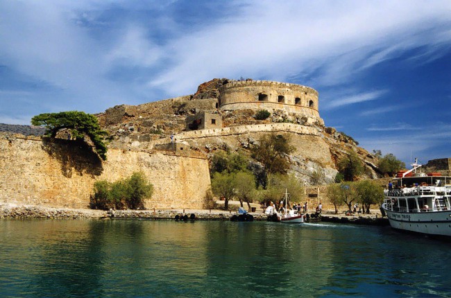 Спиналонга - Одно из самых посещаемых археологических мест на Крите после Кносса