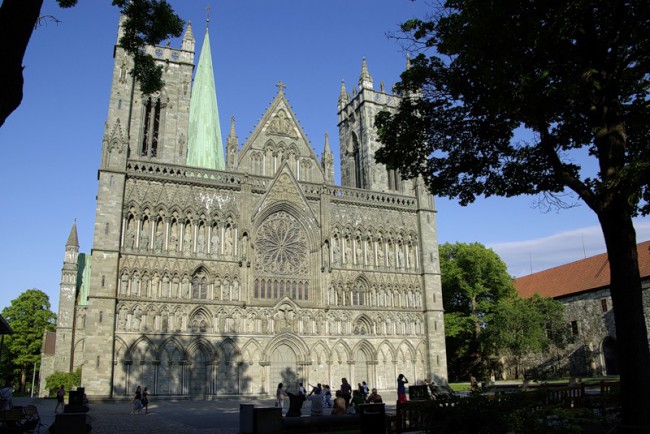 Кафедральный собор, называемый иногда «собором Нидароса» самый большой в Норвегии и строился он не одно десятилетие