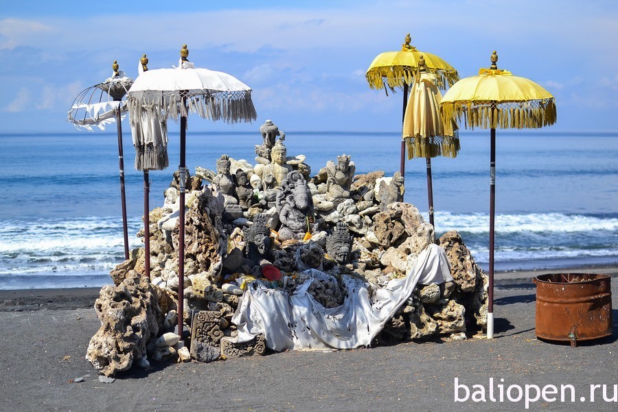 Пляжи с черным песком на Бали