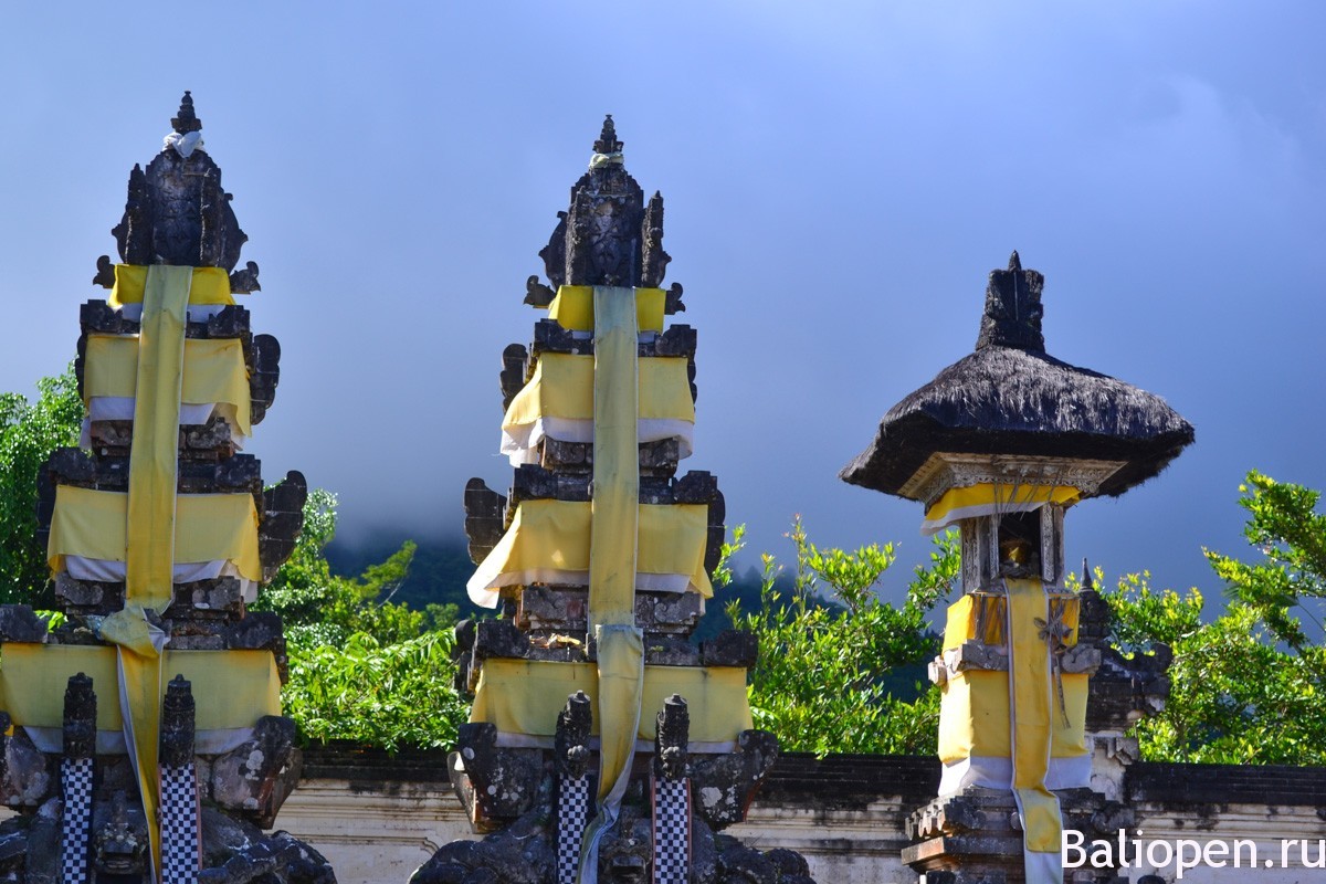 Храм Лемпуянг (Pura Luhur Lempuyang)или Небесное головокружение