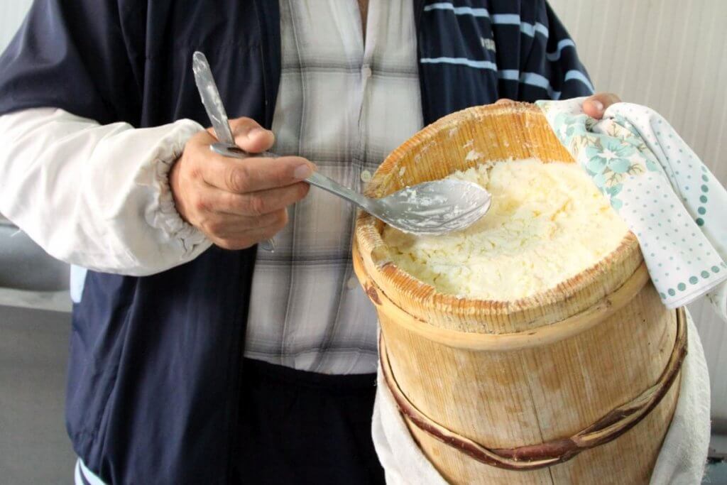 Домашний сыр каймак Черногория
