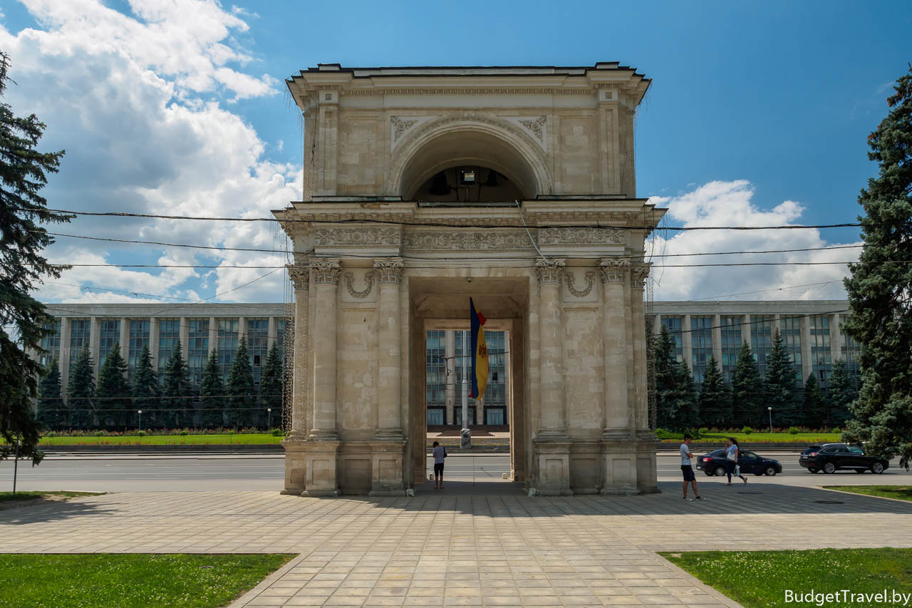 Арка Победы и Дом Правительства