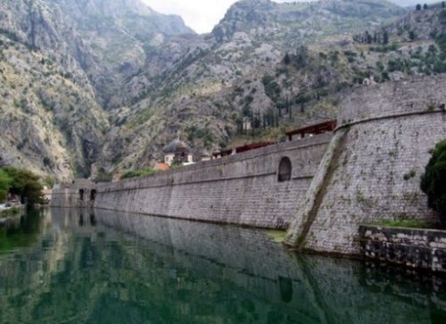 Топ-10: Странные и необычные туристические достопримечательности в Черногории