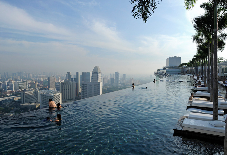 1singapores-sky-park-pool