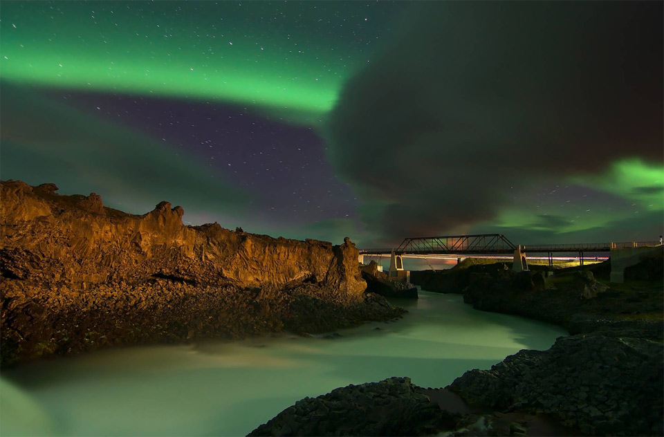 10aurora-borealis-over-skjálfandafljót-river-in-iceland