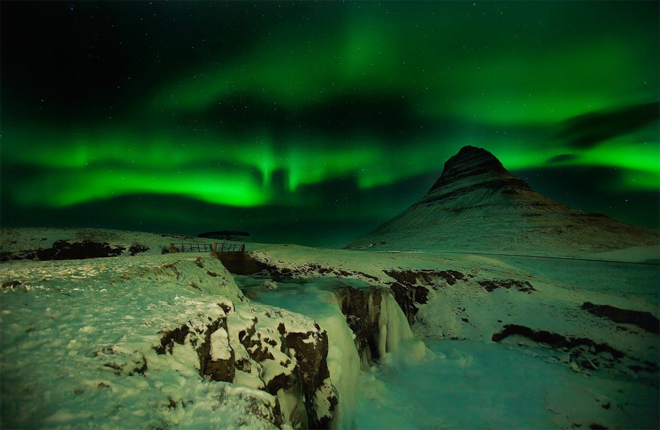 19aurora-over-iceland