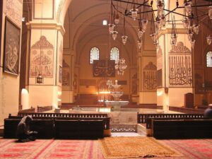 Интерьер мечети Улу в Бурсе