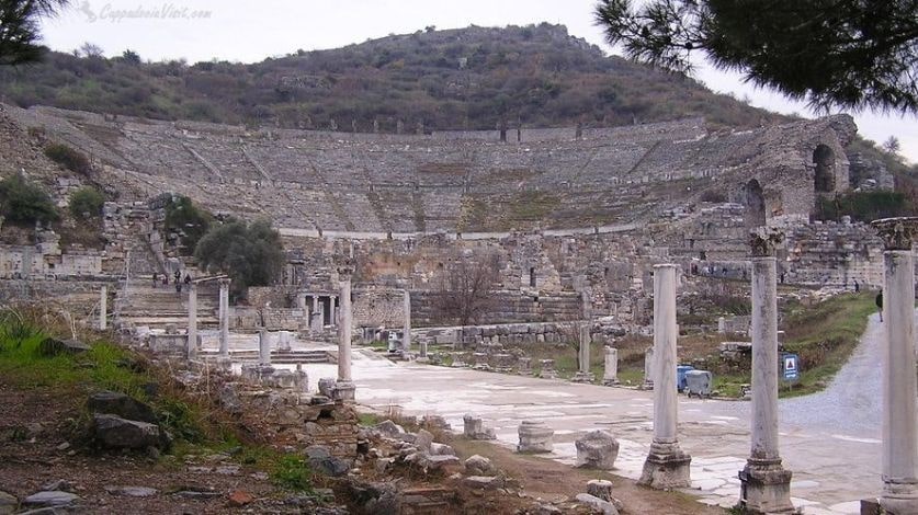 Театр древнего Эфеса вмещавший до 25000 зрителей