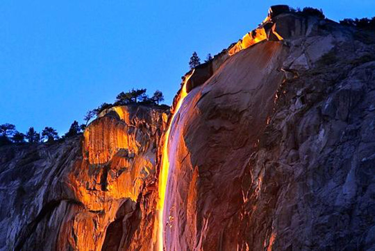 Огненный водопад Лошадиный хвост. Калифорния. США.
