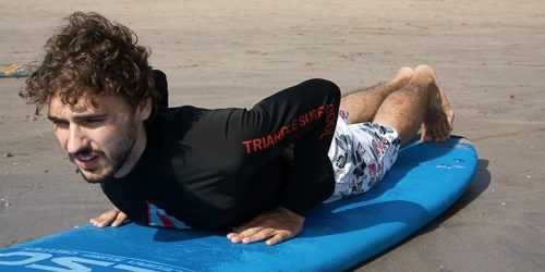 как научиться кататься на сёрфе: правильная позиция