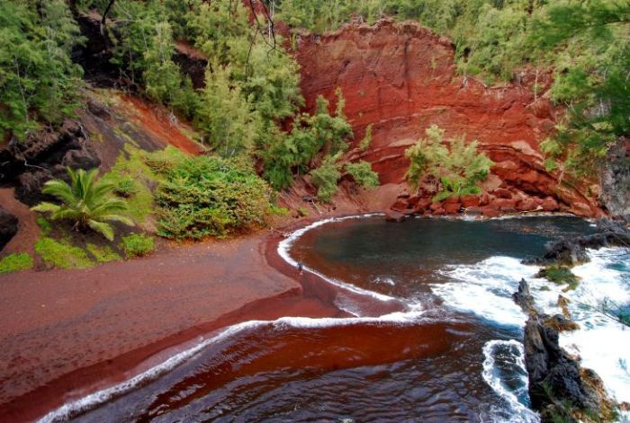 Подборка самых необычных пляжей мира (41 фото)