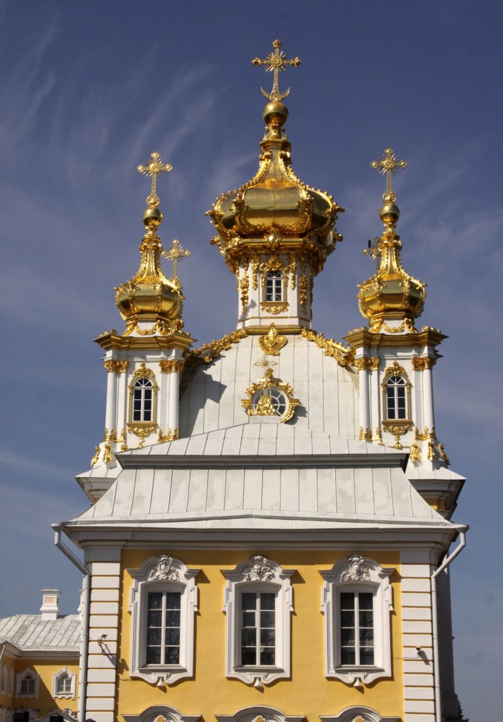 Купола Петродворца в Петергофе