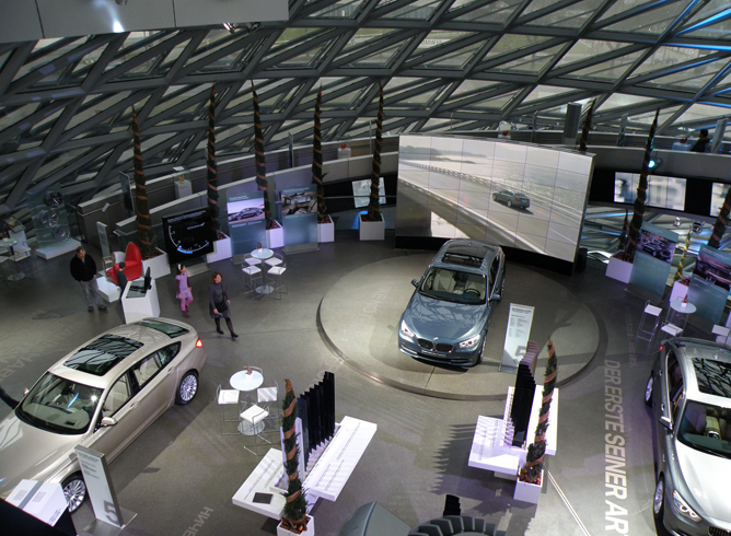 Внутри музея BMW