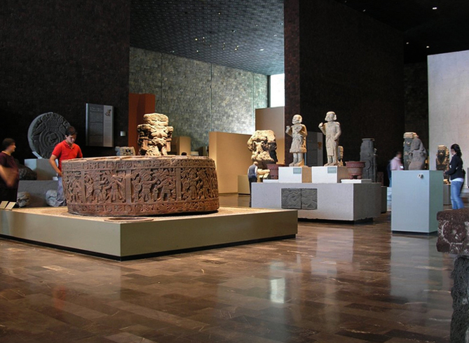 внутри музея антропологии