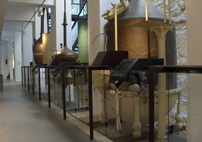 Внутри музея парфюмерии