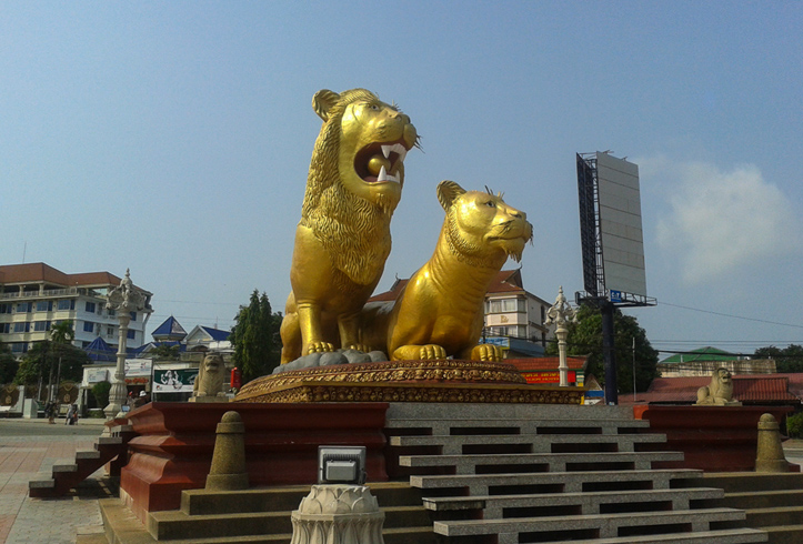 Скульптура «Золотые львы»