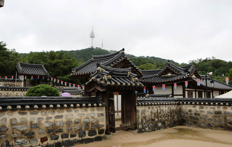 Намсанская деревня-музей традиционного корейского жилища ханок