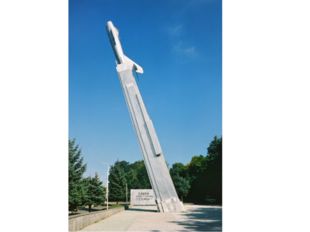 Памятник в честь летчиков, сражавшихся под Ростовом в годы войны В ознаменова