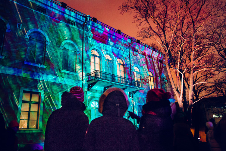 Lux Helsinki – это завораживающие видеопроекции на стены зданий, анимированные инсталляции и световые шоу. Фото: myhelsinki.fi