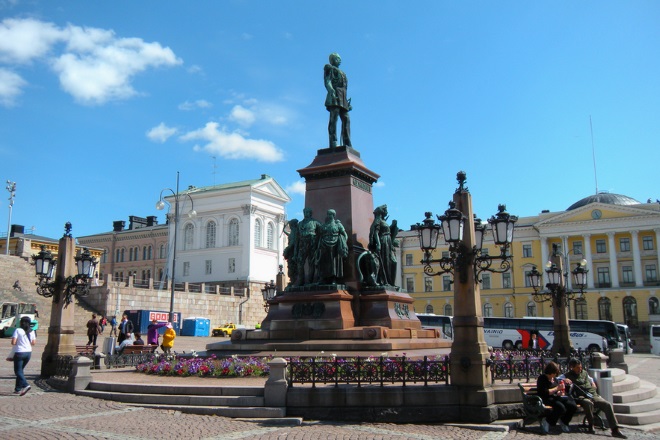 Памятник Александру II на Сенатской площади в Хельсинки