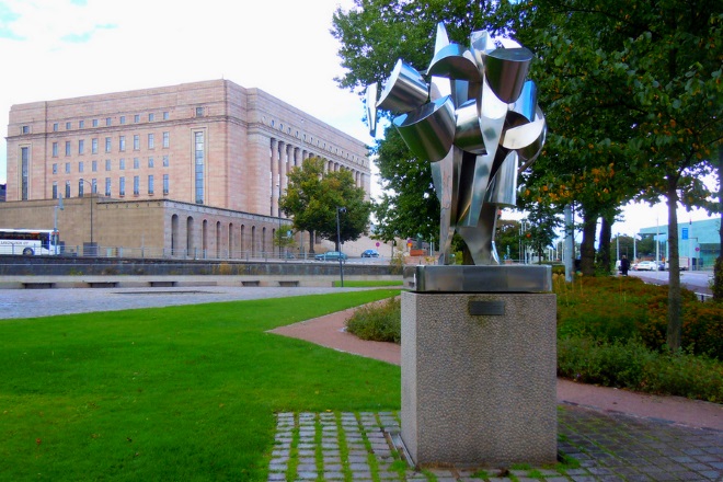 Скульптурная композиция «Сто лет финской демократии» или «Ушедшие рыцари»