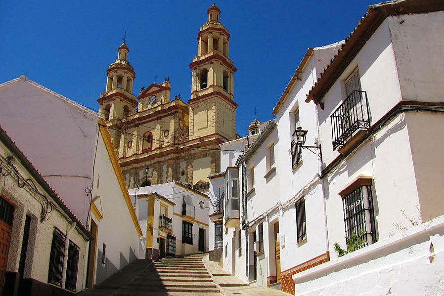 Здание церкви Нуэстра Сеньора-де-ла-Энкарнасьон принято считать архитектурным символом города
