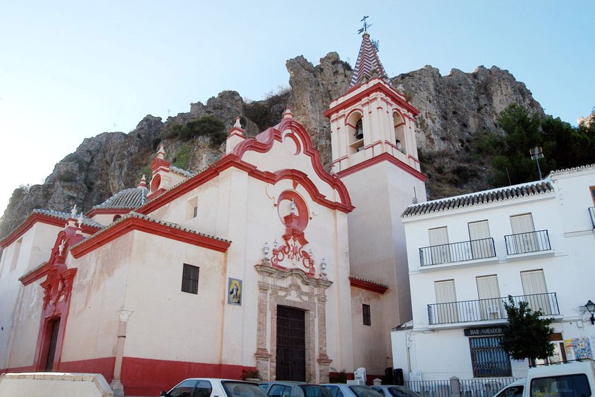 Вход в построенную в стиле барокко церковь Санта-Мария-де-ла-Меса для посетителей бесплатный