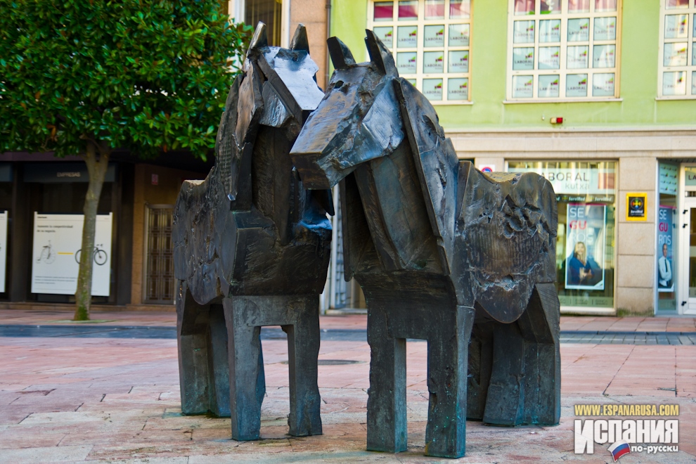 Скульптуры в Овьедо: «Астурконы»