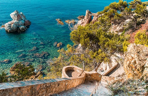 Каталонский берег - это поэзия в камне