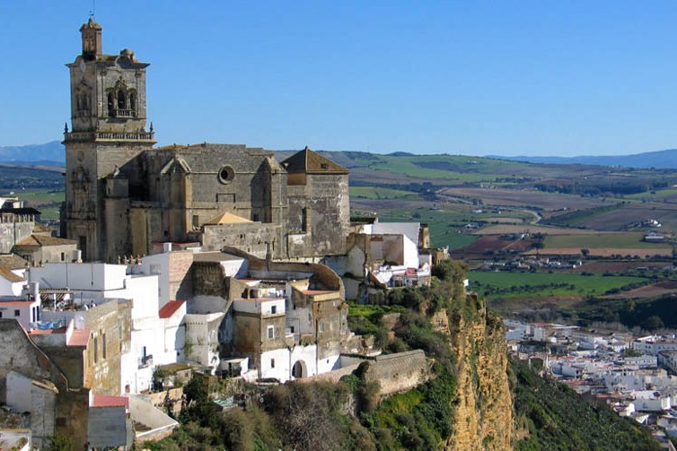 Главная достопримечательность города – величественный замок, являющийся частью культурного наследия Испании