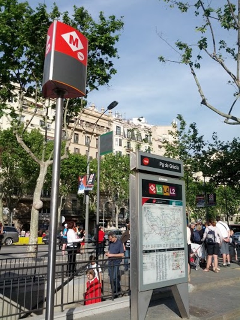 Станции метро в Барселоне