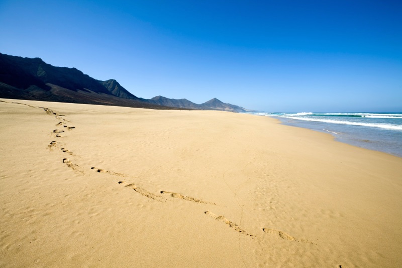 Пляж Cofete является нетронутым, поэтому лучше запастись всем необходимым заранее